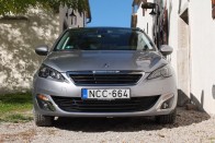 Nem csak szélesnek hat, az is a Peugeot 308, 1,8 méter.