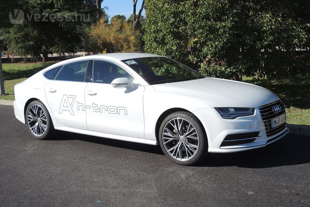 Konnektorról is tölthető akkumulátora segítségével az Audi A7 h-tron 50 kilométert is megtehet, további 500-at ad hozzá a hidrogént használó tüzelőanyagcella