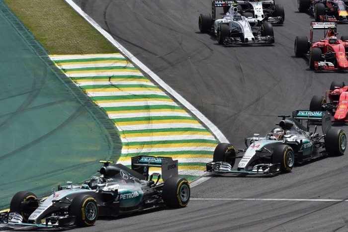 F1: A Mercedes nem engedi, hogy a pilótái diktáljanak 6