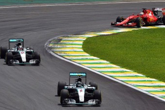 F1: A Ferrari tényleg a Mercedes nyakán