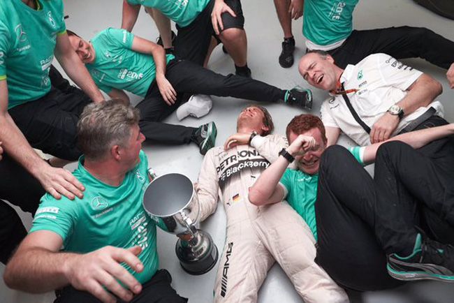 F1: Rosberg a földön fetrengve ünnepelt