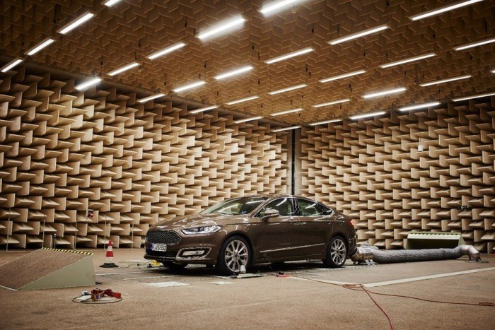 Zajgenerátorral teremt csendet a Ford 4