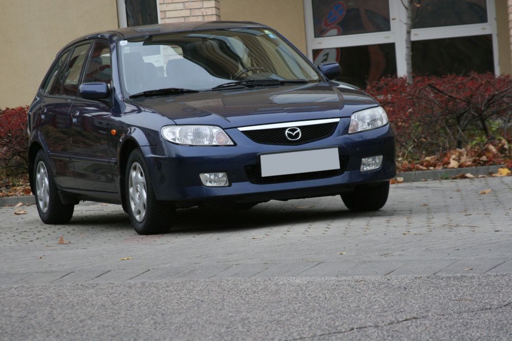 Joggal népszerű használt autó a Mazda 323 BJ. Valóban nehéz vele melléfogni, de a rozsdásodáson kívül még pár hibájára érdemes odafigyelni