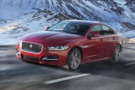 Összkerékhajtást kapott a legkisebb Jaguar 20