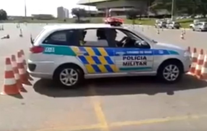 Ezzel a profi trükkel a legszűkebb parkolóból is kiállhatsz