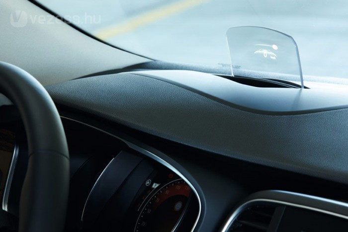 A teljes digitális műszerfal mellé head-up display is kérhető