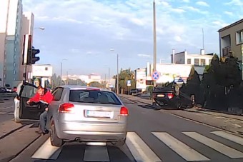 Igen, ennyi elég, hogy fejre álljon az autó