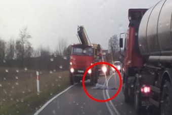 Erre az elmezavaros mutatványra nem találunk jelzőt