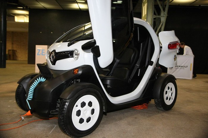 Teszteljen villanyautót! 8 | Vezess Mókás elektromos szerkezet a Renault-nál