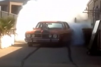 Aki így áll be a garázsba, annak jár a tökös becenév