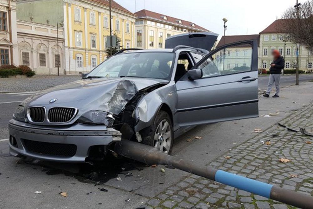 Vitte a villanypóznát a szombathelyi BMW-s 1