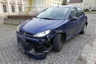 Vitte a villanypóznát a szombathelyi BMW-s 6