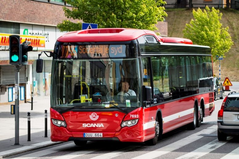 Biztonságos hibrid buszt mutatott be a Scania 1