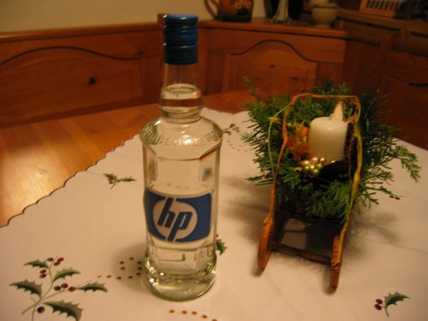 13 tuti tipp a tél elleni harchoz 12 Az alkohol megoldja a problémát - Vannak élethelyzetek, amikor csak az alkohol segít. Esetünkben is jól jön, kézi fertőtlenítők formájában. Ezzel a befagyott zárak munkára fogását valósíthatjuk meg.