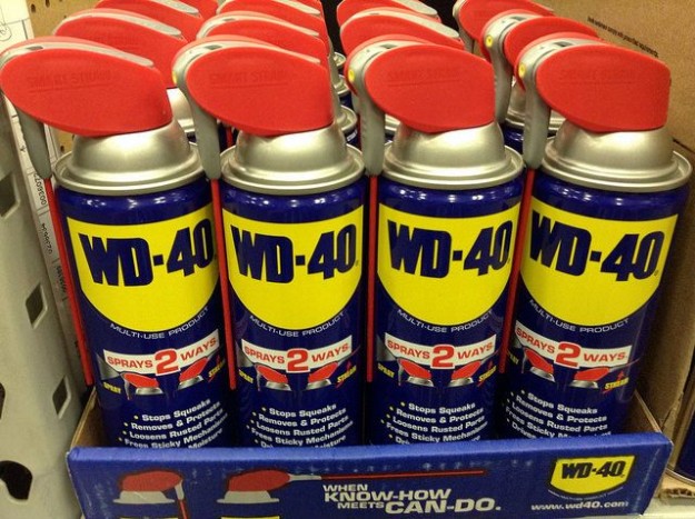 13 tuti tipp a tél elleni harchoz 6 A WD-40 most is segít! - A befagyott zárak okozta bosszúságot előzhetjük meg, ha a zárszerkezetet még a fagyos idő beállta előtt kezeljük.