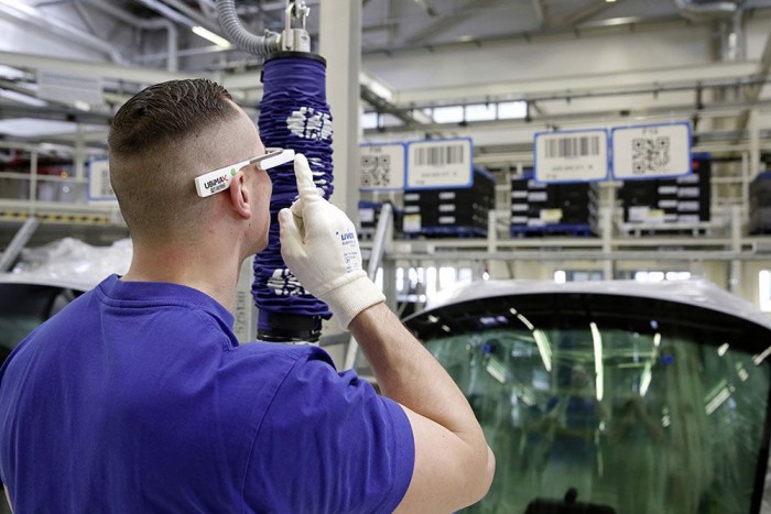 Okosszemüveggel dolgoznak a Volkswagen-gyárban 5