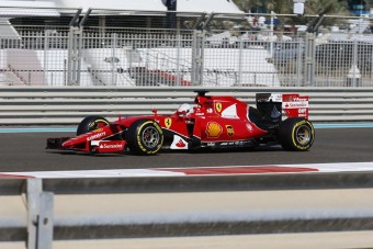 F1: Vettel dalra fakadt az edzésen