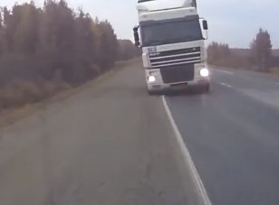 Így előz egy közveszélyes idióta