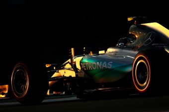 F1: Rosberg feltörölte a padlót Hamiltonnal