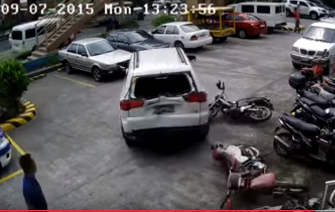 Két autós sem bírt a parkolással, őrült káosz lett a vége