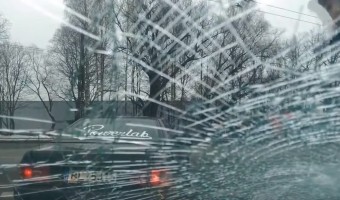 Lecsapott a kalapácsos Mercis, szörnyet halt a szélvédő