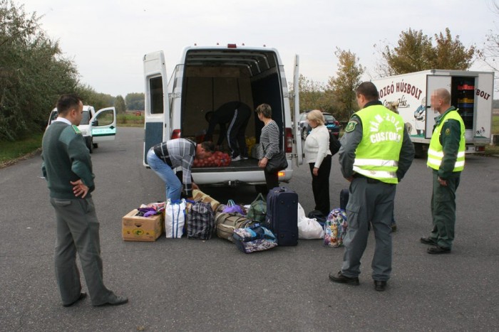 Csempészek buktak le az M7-esen 6 | Vezess Román rendszám, ukrán emberek, olasz cél. (Még több fotóért kattintson a képre!)