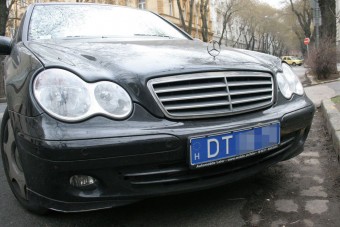 Kiderült, milyen autókkal járnak a magyar diplomaták