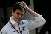 F1: Pilótacserére kényszerül a Mercedes? 15