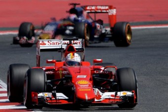 Vettel: Verstappen túl fiatal a Ferrarinak