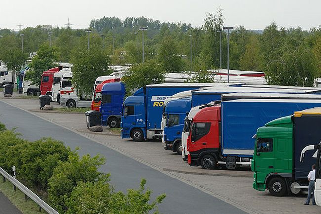 Áll a bál Romániában a kötelezők miatt