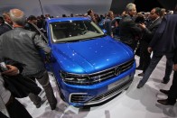 Csak tavaly 515 000 Tiguan talált gazdára, összesen 2,64 millió db 2007 óta. A második generációról a képre kattintva olvashattok részletesen