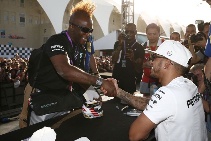 F1: Hamilton maga alatt vágja a fát 1
