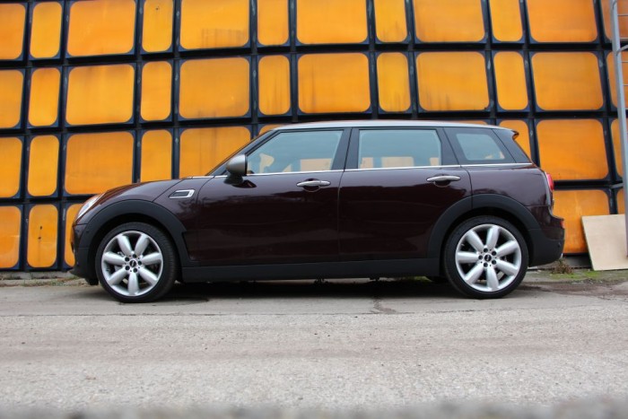 Teszt: MINI Clubman Cooper D 67 Ez a méret már a kompakt prémiumok földje, legfőbb ellenfél az Audi A3, a Mercedes A-osztály, és a Volvo V40.