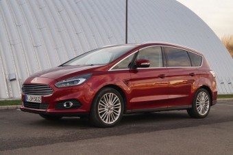 Teszt: Ford S-Max Titanium 2.0 TDCi - 2015