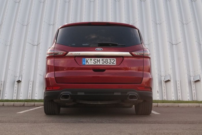 Nem így képzelné el az ember egy családi buszlimuzin fenekét