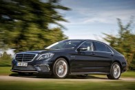 AMG S65: jelenleg 4,1 mp alatt gyorsul 100 km/órára, míg a gyengébb S63 összkerékhajtással 4,0 másodpercet tud.