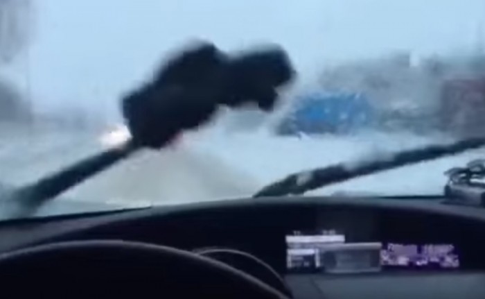 Viccnek erős, amit ezzel az ablaktörlővel tettek