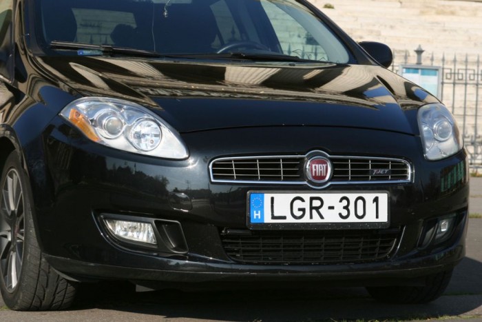 Orr-része hasonlít a Grande Puntóra. Könnyen leér a lökhárító rossz úton 