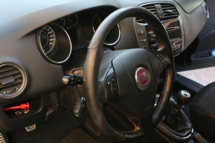 Hámlásnak indult a kormánykerék