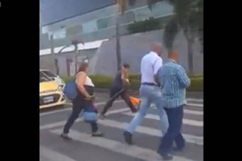 Cirkuszi jelenet zajlott le a piros lámpánál