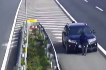 Életveszélyes megoldás autópályán a bírság megúszására