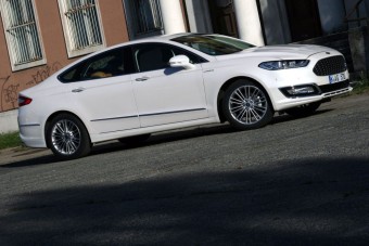 Teszt: Ford Mondeo Vignale Hybrid