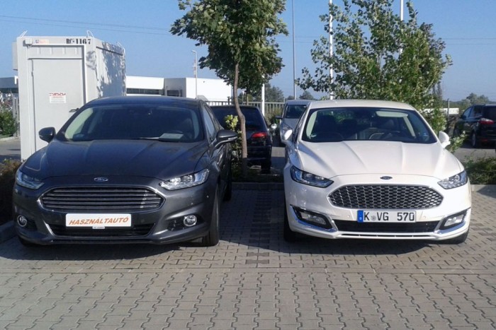 Mit láttok a fehér autóban? Prémiumterméket, az A4 reális konkurensét vagy megszépített Mondeót?