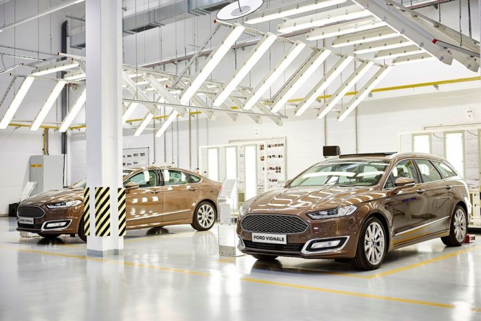 A normál minőség-ellenőrzésen felül a Vignale Fordok további 100 pontos vizsgálaton esnek át. A Ford Store szalonokban külön ügyfélkapcsolati menedzser segít a tulajoknak