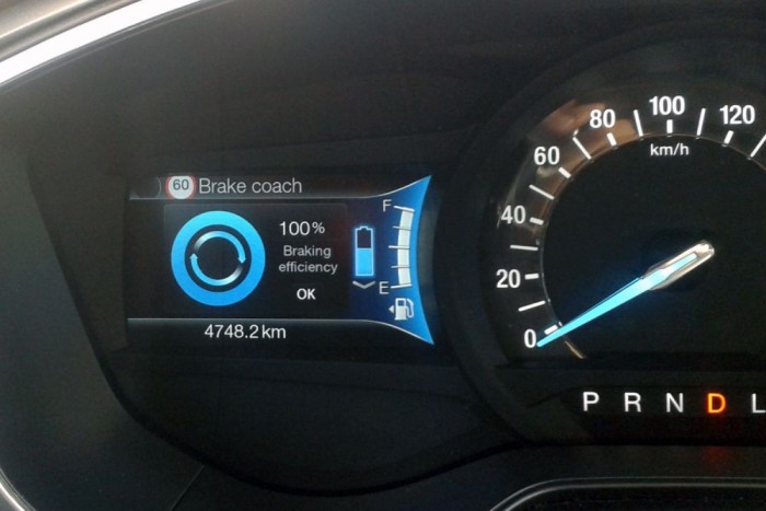 Nem ördöngösség úgy fékezni, hogy végig a visszatermeléssel lassuljunk, ne pedig az üzemi fékkel