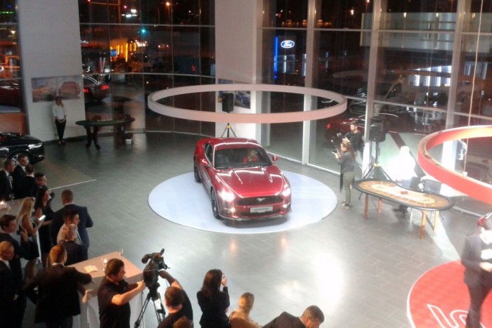 Teszt: Ford Mondeo Vignale Hybrid 7 Egyelőre Petrányiék a Budaörsi úton, a Hovány cégcsoport Szentendrén és a Ford Solymár az M3-as pesti szakaszán nyitott Ford Store-t, de a koncepció a jövőben nem korlátozódik a fővárosra