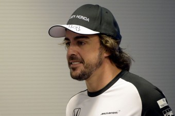Alonso MotoGP-járgánnyal repesztett