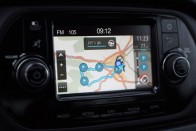 Tomtom navi. Nem a legjobb, de legalább van