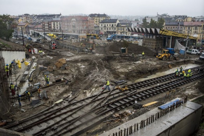 Korlátozás keddtől a Széll Kálmán téren