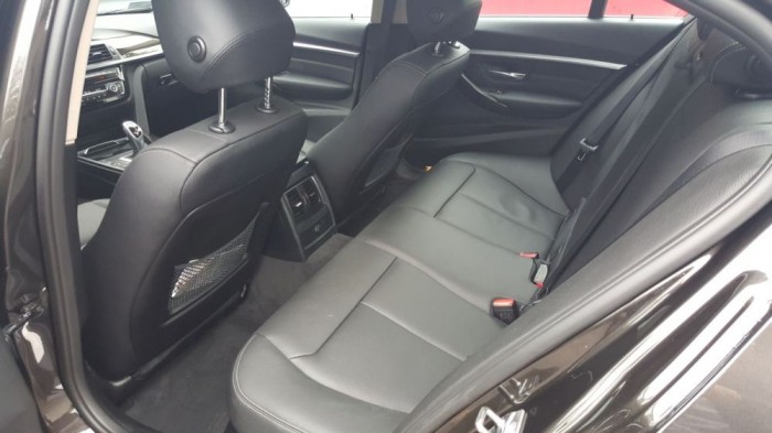Teszt: BMW 330i xDrive 2015 6 Átlagostól kicsit nagyobb termetű családnak is kényelmes az utastér.